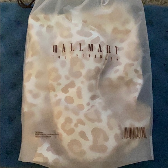 SATIN SLEEP MASK AND PILLOW CASE SET - Picture 3 of 5